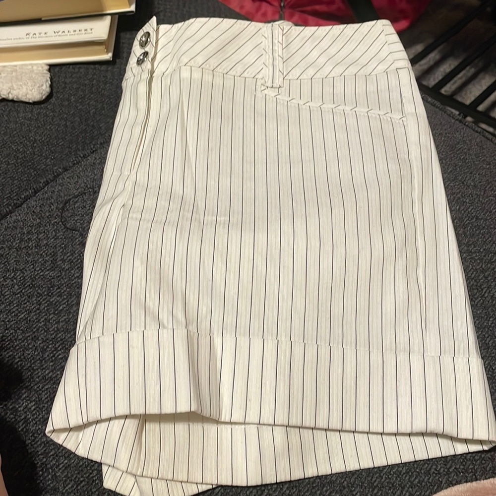 NWT WHBM White and Black Striped 5-inch Shorts